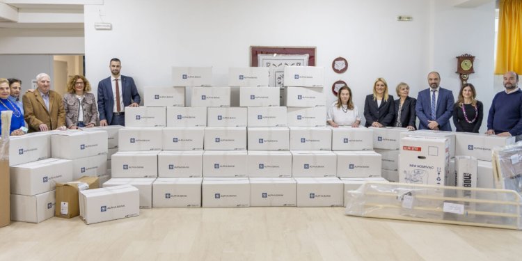 Alpha Bank: Παρέδωσε περισσότερα από 19.000 τεμάχια ιατροφαρμακευτικού εξοπλισμού στην Κεντρική Μακεδονία