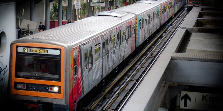 Παράταση της λειτουργίας στη Γραμμή 1 του Μετρό (ΗΣΑΠ) ως τις 02:10 το Σάββατο 26/9 για την εξυπηρέτηση των θεατών συναυλίας στο ΟΑΚΑ – Αθήνα 9,84