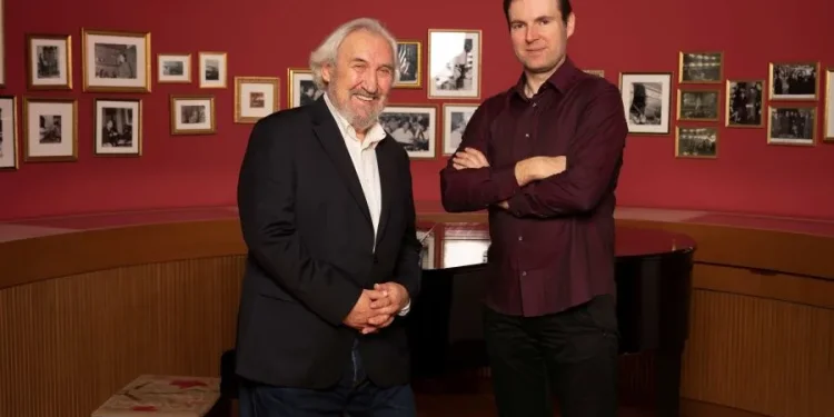 Η «Πασχαλινή Συναυλία Αγάπης» του συνθέτη Θωμά Μπακαλάκου έρχεται στο Θέατρο Ολύμπια