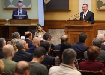 Στουρνάρας (ΤτΕ): Επιβράδυνση της ανάπτυξης στο 1,9%, αύξηση πληθωρισμού στο 3,1% και πρωτογενές πλεόνασμα 3,2% το 2026