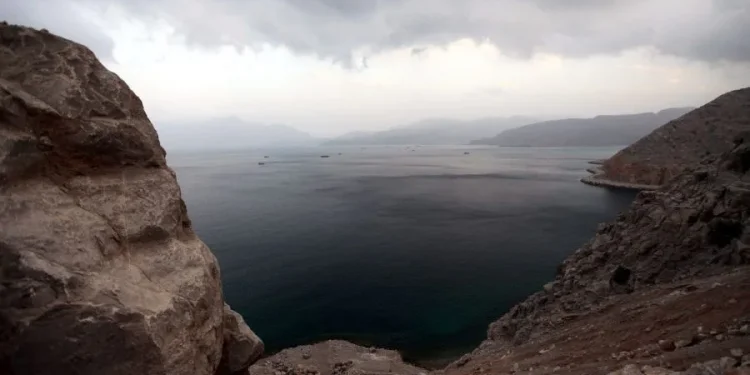 Εμπλοκή- Η Τεχεράνη «κλείνει » τα Στενα του Ορμούζ