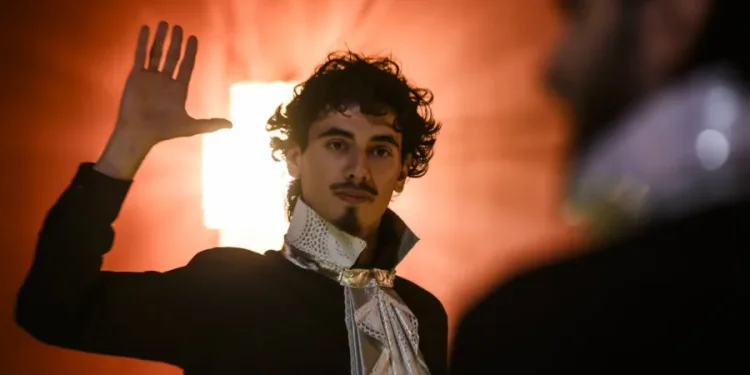 “Η χρονιά χωρίς καλοκαίρι” του Γιάννη Καλαβριανού – Για λίγες ακόμα παραστάσεις στο Θέατρο Ολύμπια