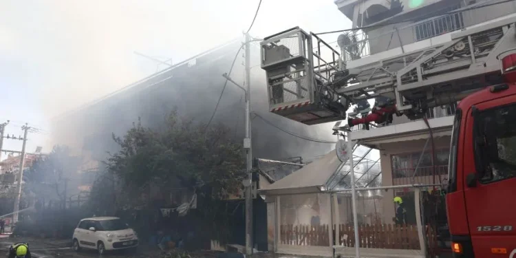 Υπό έλεγχο τέθηκε η πυρκαγιά σε κατάστημα με ανταλλακτικά αυτοκινήτων στο Ίλιον Υπό έλεγχο τέθηκε η πυρκαγιά σε κατάστημα με ανταλλακτικά αυτοκινήτων στο Ίλιον