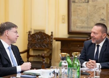 Συνάντηση Στουρνάρα – Ντομπρόβσκις: “Κλήση αφύπνισης” για την Ευρώπη συνιστούν οι τρέχουσες διεθνείς ανατροπές