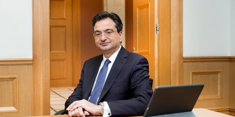 Eurobank: Ισχυρή ανταμοιβή μετόχων στο 55% – Μέρισμα 428 εκατ., buyback 288 εκατ. και ενίσχυση bonus