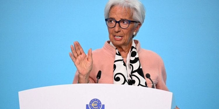 ΕΚΤ: “Παγωμένα” τα επιτόκια και τον Απρίλιο – Στο μικροσκόπιο οι επιπτώσεις της γεωπολιτικής κρίσης