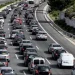 Σε εξέλιξη η έξοδος για το Πάσχα, η μαζικότερη των τελευταίων ετών – Ομαλοποιήθηκε η κίνηση στην Αθηνών – Κορίνθου