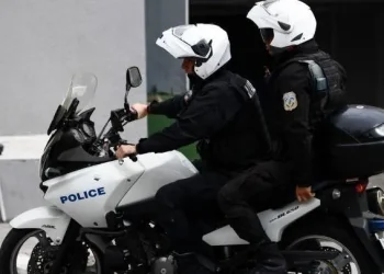 Σάμος: Σύλληψη άνδρα για πλαστό χρήμα και παράβαση της νομοθεσίας περί όπλων