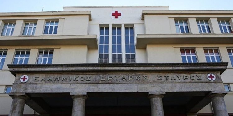 Παγκράτι: Οδηγός μηχανής τραυμάτισε 22χρονη ενώ προσπαθούσε να παρκάρει