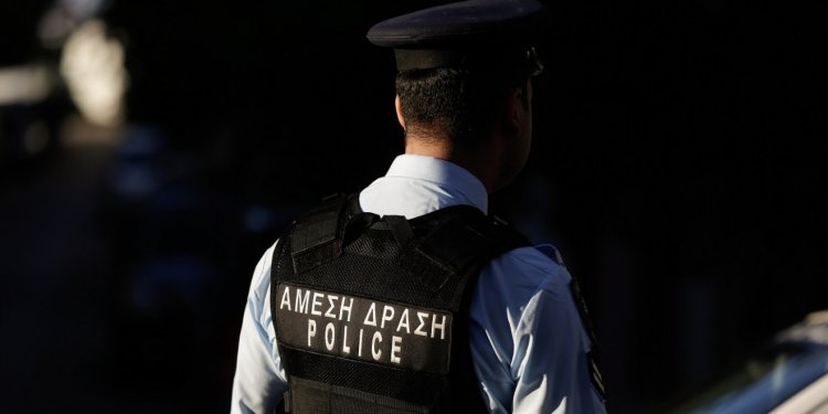 Ένορκη Διοικητική Εξέταση από την ΕΛ.ΑΣ. για επίθεση αστυνομικού των ΜΑΤ σε διαδηλώτρια