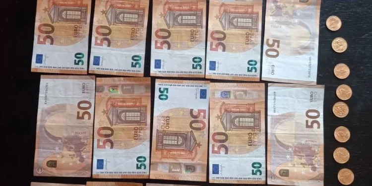 Εξαπάτησαν τηλεφωνικά 93χρονη και απέσπασαν χρυσές λίρες και μετρητά