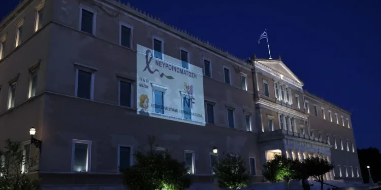 Φωταγώγηση της Βουλής για τη Νευροϊνωμάτωση