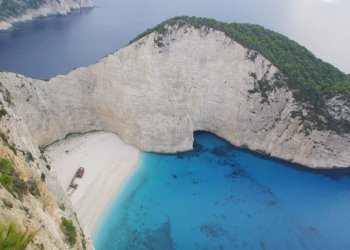 Άνδρας έπεσε στο Ναυάγιο Ζακύνθου – Έχει τις αισθήσεις του – Σε εξέλιξη επιχείρηση διάσωσης