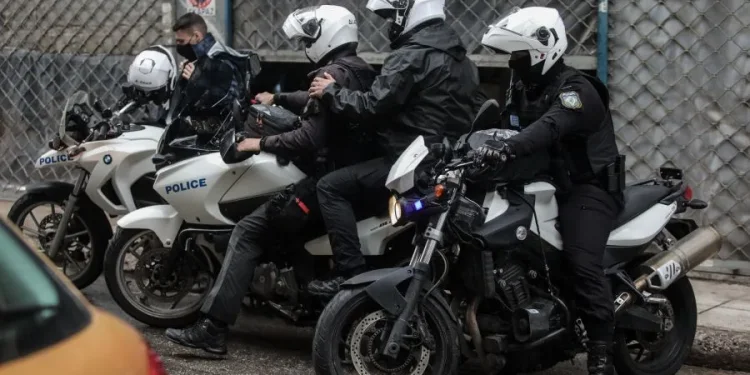 Εξάρθρωση εγκληματικής οργάνωσης οπαδών – Aναρτούσαν τις επιθέσεις στο διαδίκτυο Εξάρθρωση εγκληματικής οργάνωσης οπαδών – Aναρτούσαν τις επιθέσεις στο διαδίκτυο