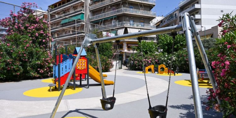 Δήμος Αθηναίων: Τρεις νέες παιδικές χαρές σε Κυψέλη, Πλατεία Αττικής και Γκύζη – Η ανάρτηση Δούκα