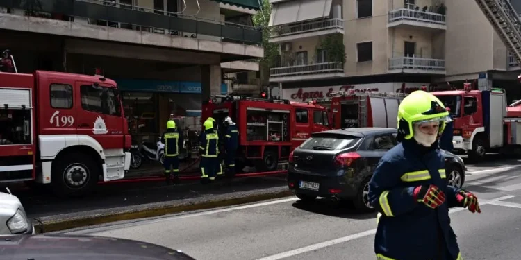 Φωτιά σε διαμέρισμα στον Πειραιά
