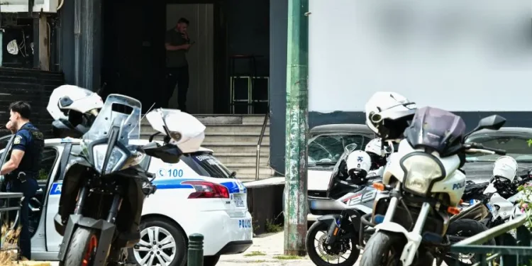 Καλλιθέα: Δίωξη για 2 κακουργήματα και 5 πλημμελήματα στον 58χρονο για τους πυροβολισμούς σε μπαρ