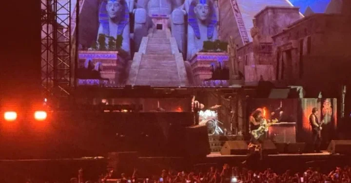 Δεκάδες χιλιάδες θεατές αποθεώνουν τους Iron Maiden στο ΟΑΚΑ Δεκάδες χιλιάδες θεατές αποθεώνουν τους Iron Maiden στο ΟΑΚΑ