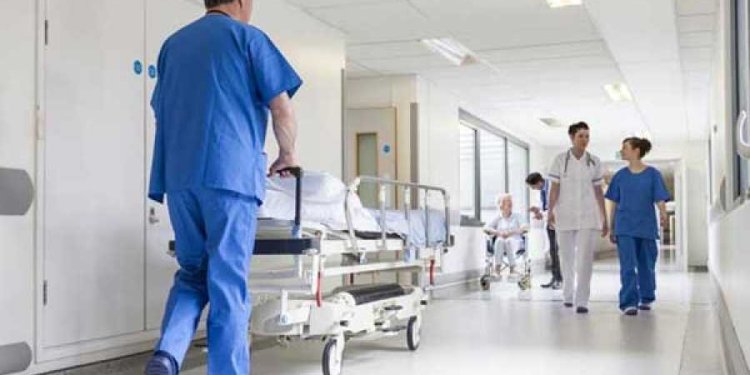 Επεκτείνεται για ακόμη 12 μήνες το πρόγραμμα απασχόλησης 500 τραυματιοφορέων στον δημόσιο τομέα της υγείας