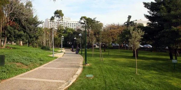 Δικαίωση του Δήμου Αθηναίων για το πάρκο Ριζάρη – Υποχώρηση κυβέρνησης για τα έργα του μετρό