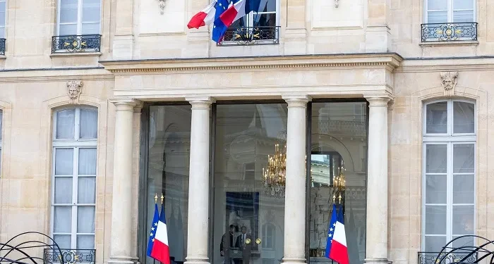 Σύντομη συνάντηση Μακρόν – Πιερρακάκη στο Μέγαρο των Ηλυσίων