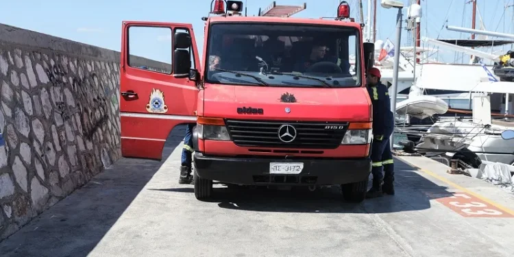 Φωτιά σε ιστιοφόρο με Πολωνούς επιβάτες στη Μύκονο