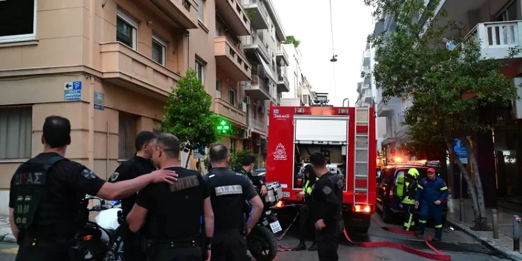 Φωτιά σε κατάστημα στην οδό Σκουφά στο Κολωνάκι – Κλειστοί δρόμοι στο σημείο