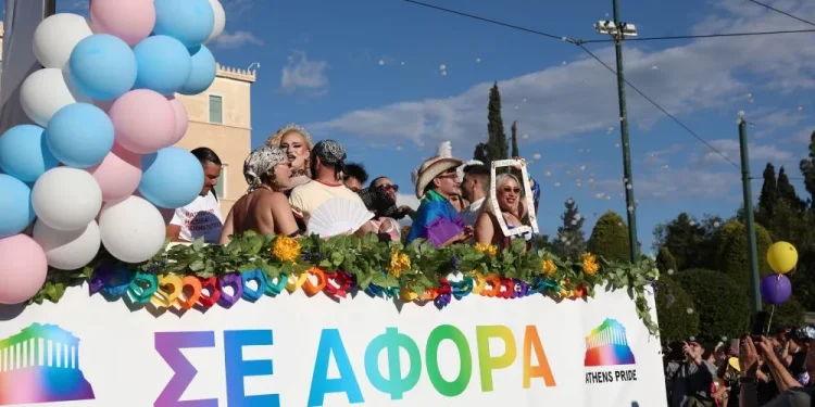 Athens Pride 2026: Πολύχρωμη «πλημμύρα» στο Σύνταγμα