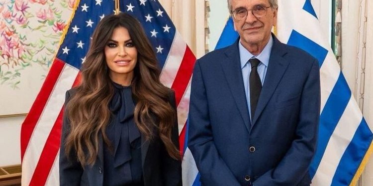 Όταν ο Αντώνης Σαμαράς “παίζει μπάλα” και ο Μητσοτακης …τάβλι