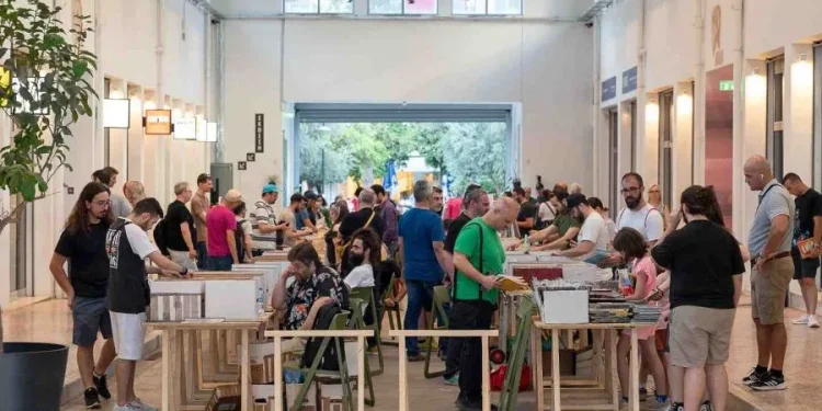Καλοκαίρι στη Δημοτική Αγορά Κυψέλης Καλοκαίρι στη Δημοτική Αγορά Κυψέλης