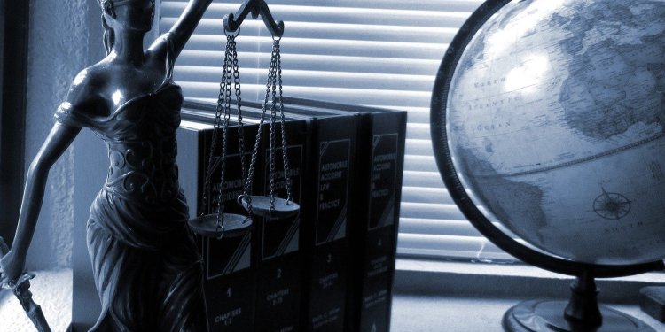 Στον Εισαγγελέα δύο 15χρονοι κατηγορούμενοι για ληστεία σε βάρος 17χρονου στη Βούλα