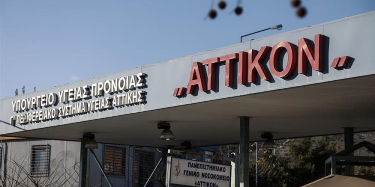Ηλικιωμένος επιχείρησε να μπει με μαχαίρι στο δωμάτιο της Μάρως Κοντού στο νοσοκομείο Αττικόν
