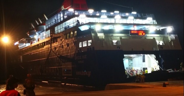 Απέπλευσε το «Νήσος Ρόδος» από τη Μυτιλήνη μετά την απεμπλοκή του κάβου