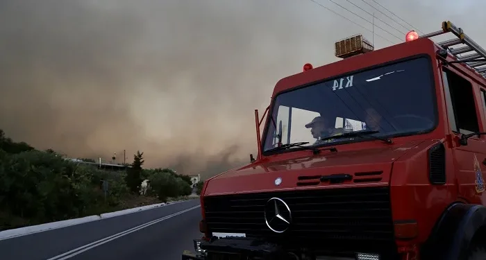 Φωτιά στον Προφήτη Ηλία Κορινθίας – Ισχυρές δυνάμεις της Πυροσβεστικής