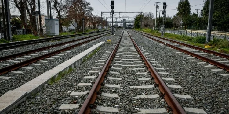 Διακοπή της σιδηροδρομικής κυκλοφορίας και ηλεκτροδότησης στο τμήμα Λάρισα – Ραψάνη λόγω πυρκαγιάς