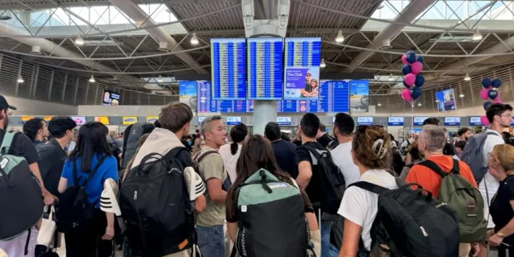 Καθυστερήσεις στις πτήσεις λόγω αυξημένης αεροπορικής κίνησης – Χωρίς ουσιαστικό αποτέλεσμα σύσκεψη