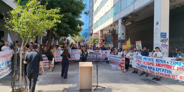 Συγκέντρωση διαμαρτυρίας για την κυριακάτικη αργία