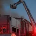 Υπό μερικό έλεγχο η πυρκαγιά σε παλιό κτίριο του θεάτρου Μπάντμιντον στο Μητροπολιτικό Πάρκο Γουδή