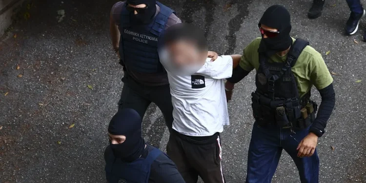 Τη Δευτέρα η απολογία του τέταρτου συλληφθέντα για τη φονική επίθεση στην οικία Νέστορα