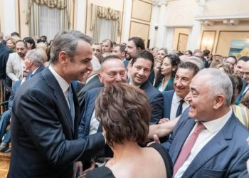 Η υπερκομματικη παρουσία του Γ.Χατζηθεοδοσιου και το σχόλιο Μητσοτάκη
