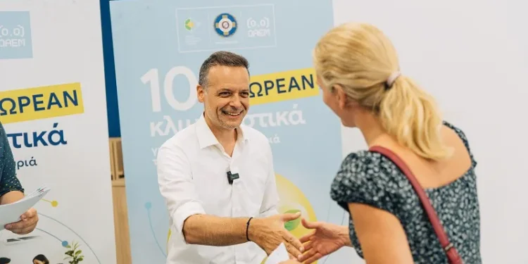 Δήμος Αθηναίων: Παραδόθηκαν σε 100 ενεργειακά ευάλωτα νοικοκυριά τα vouchers για δωρεάν κλιματιστικά Δήμος Αθηναίων: Παραδόθηκαν σε 100 ενεργειακά ευάλωτα νοικοκυριά τα vouchers για δωρεάν κλιματιστικά