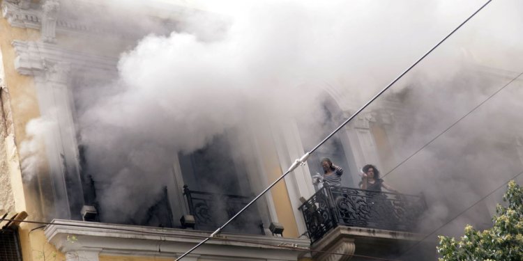 Προσωρινά κρατούμενοι οι δύο 42χρονοι για τον εμπρησμό της Marfin – Εντός 10 ημερών η έκδοση της 46χρονης Προσωρινά κρατούμενοι οι δύο 42χρονοι για τον εμπρησμό της Marfin – Εντός 10 ημερών η έκδοση της 46χρονης
