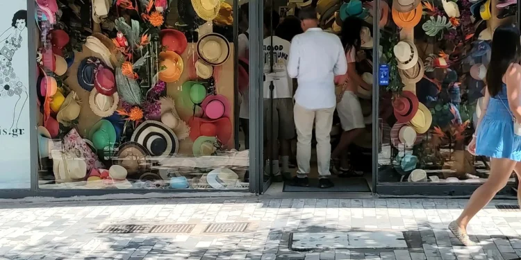 Συγκρατημένη αγοραστική κίνηση από τους καταναλωτές