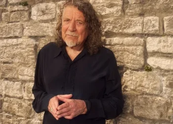 Μια ιστορική βραδιά: Ο θρυλικός Robert Plant μάγεψε το κοινό στην έναρξη του Sani Festival