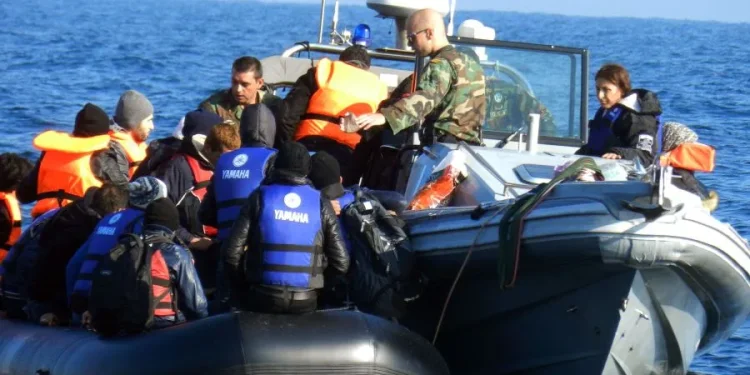 Διάσωση 131 μεταναστών τα ξημερώματα νότια της Γαύδου