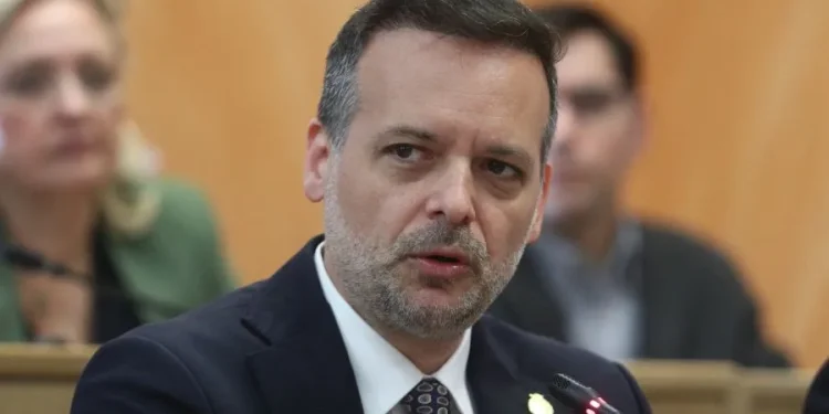 Δούκας για τις πυρκαγιές: Στεκόμαστε δίπλα σε όσους δοκιμάζονται και σε όσους δίνουν τη μάχη