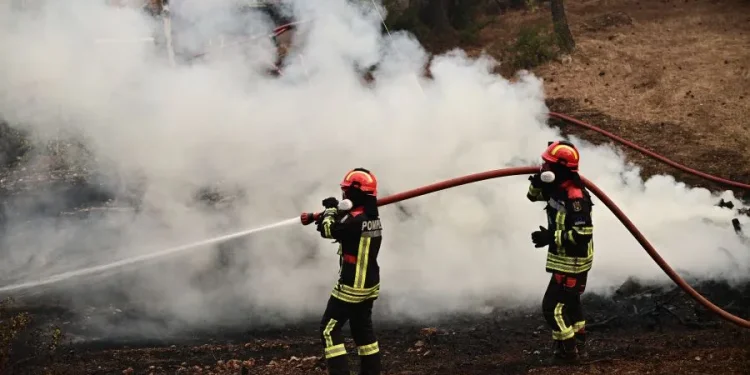 Φωτιά σε χαμηλή βλάστηση στη Μεγάλη Χώρα Αγρινίου