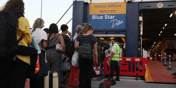 Μετ’ εμποδίων η έξοδος του Δεκαπενταύγουστου λόγω των ισχυρών ανέμων