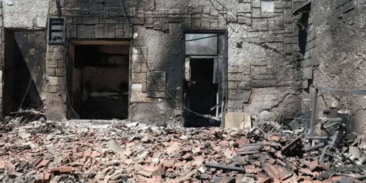 Συνελήφθη 49χρονος για πρόκληση πυρκαγιάς στην Σαλαμίνα κατά την εκτέλεση εργασιών ηλεκτροσυγκόλλησης