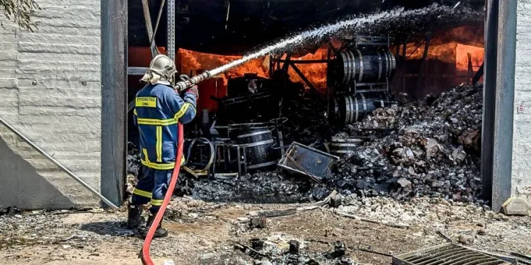 Ρέθυμνο: Φωτιά σε αποστακτήριο τσικουδιάς – Κάηκε ολοσχερώς το κτήριο